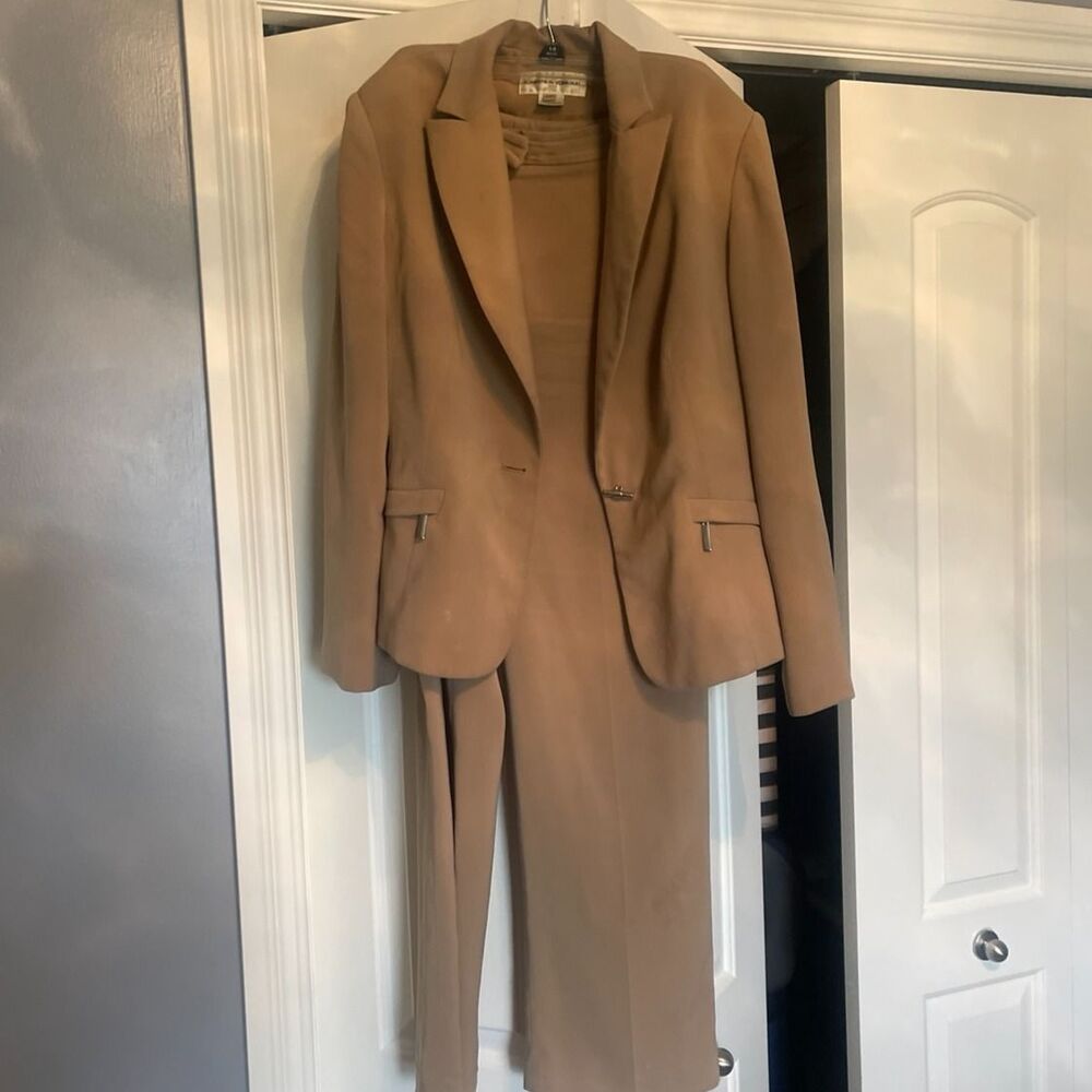 Vintage Jones New York beige Women's Pants Suit Sz 14 Petite